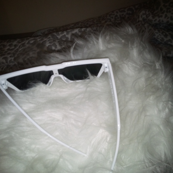 COPY - Mirror frame shades 🔥😍❤️ - Picture 3 of 3